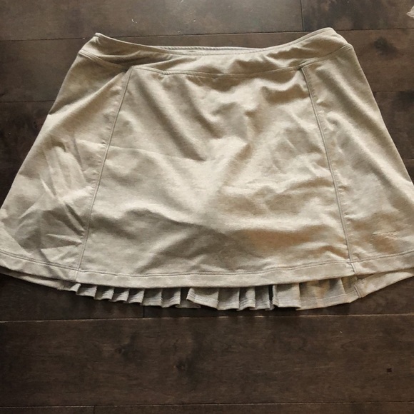 Brand new looking golf/ tennis skirt - Picture 2 of 2